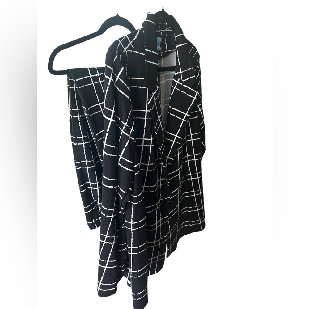 SHEIN Black and White Blazer & matching crop pants for a Bold Statement